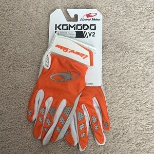 NWT Komodo V2 Orange Gloves